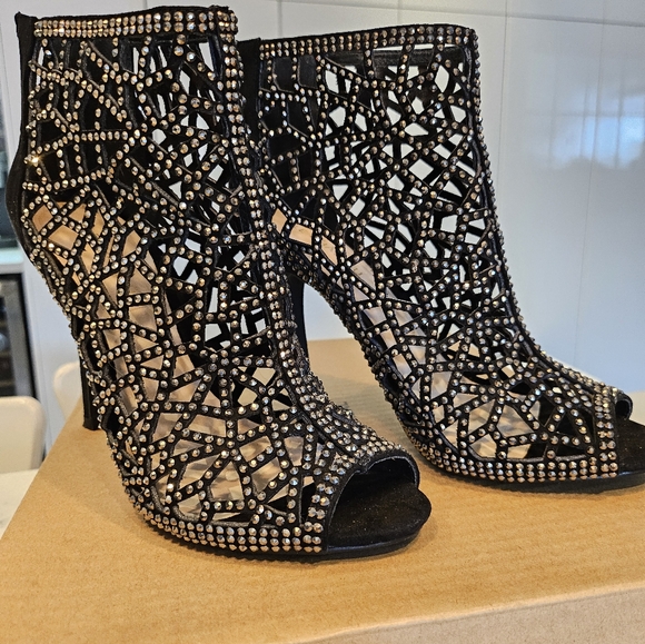 Le Chateau heels - Picture 1 of 6